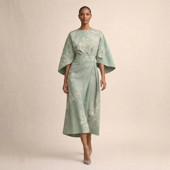 CLEMENTINE | Florale Midi met sculptuur taille en luchtige elegantie