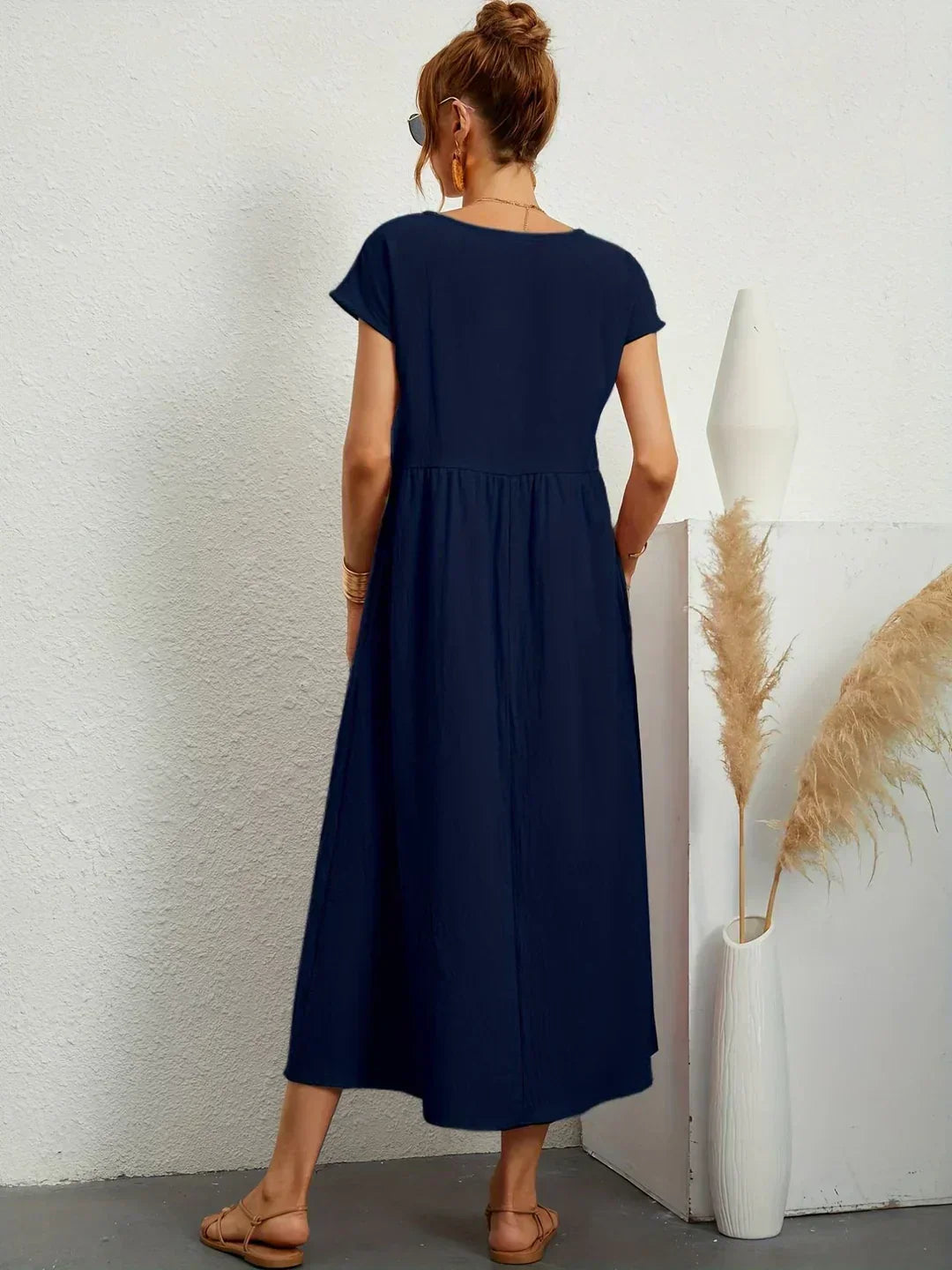 HEIKE | VLOEIEND MIDIKLEID VAN TIJDLOZE ELEGANTIE