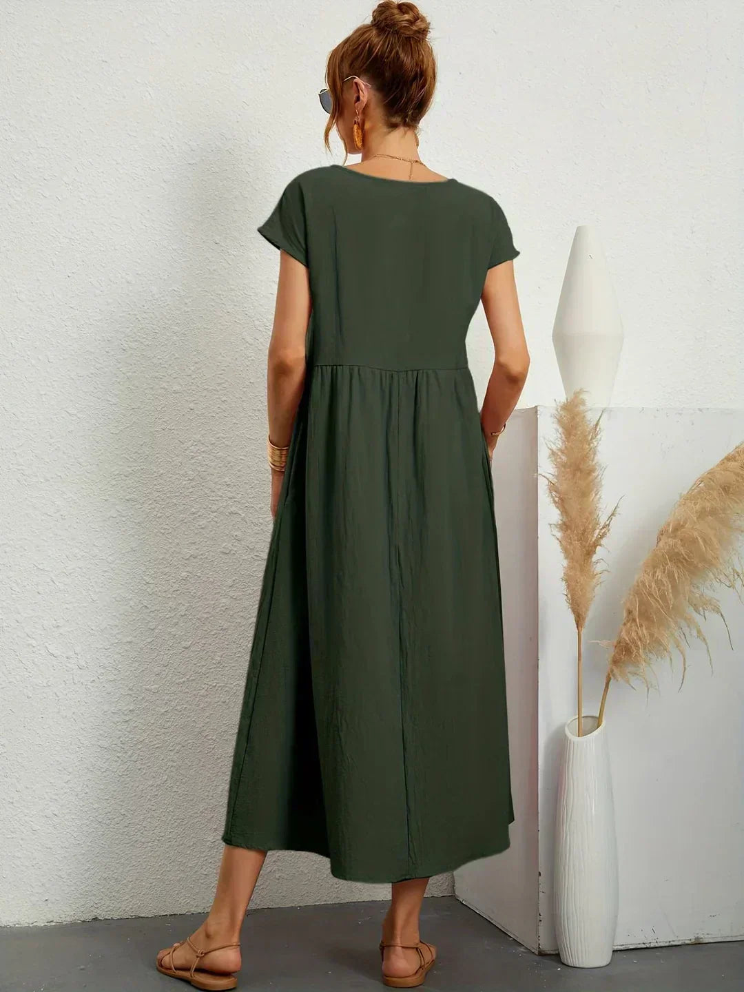 HEIKE | VLOEIEND MIDIKLEID VAN TIJDLOZE ELEGANTIE