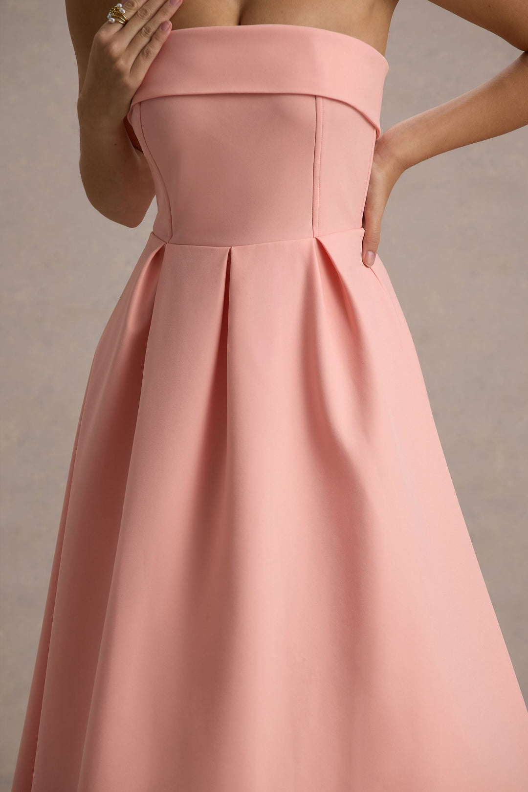 ANNE | Stijlvolle Midi-Jurk met Off-Shoulder Uitsnijding